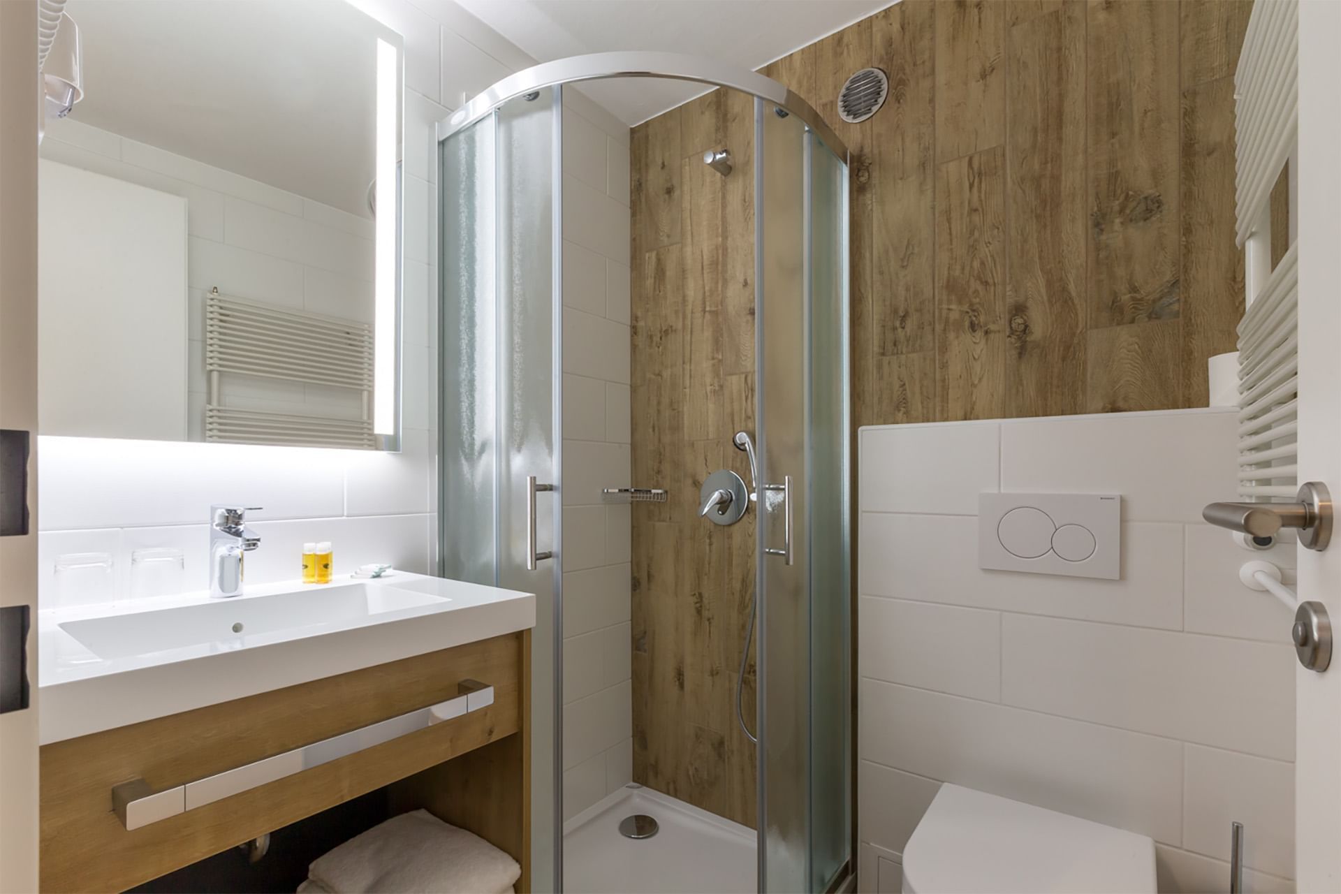 Single/Double Room Shower